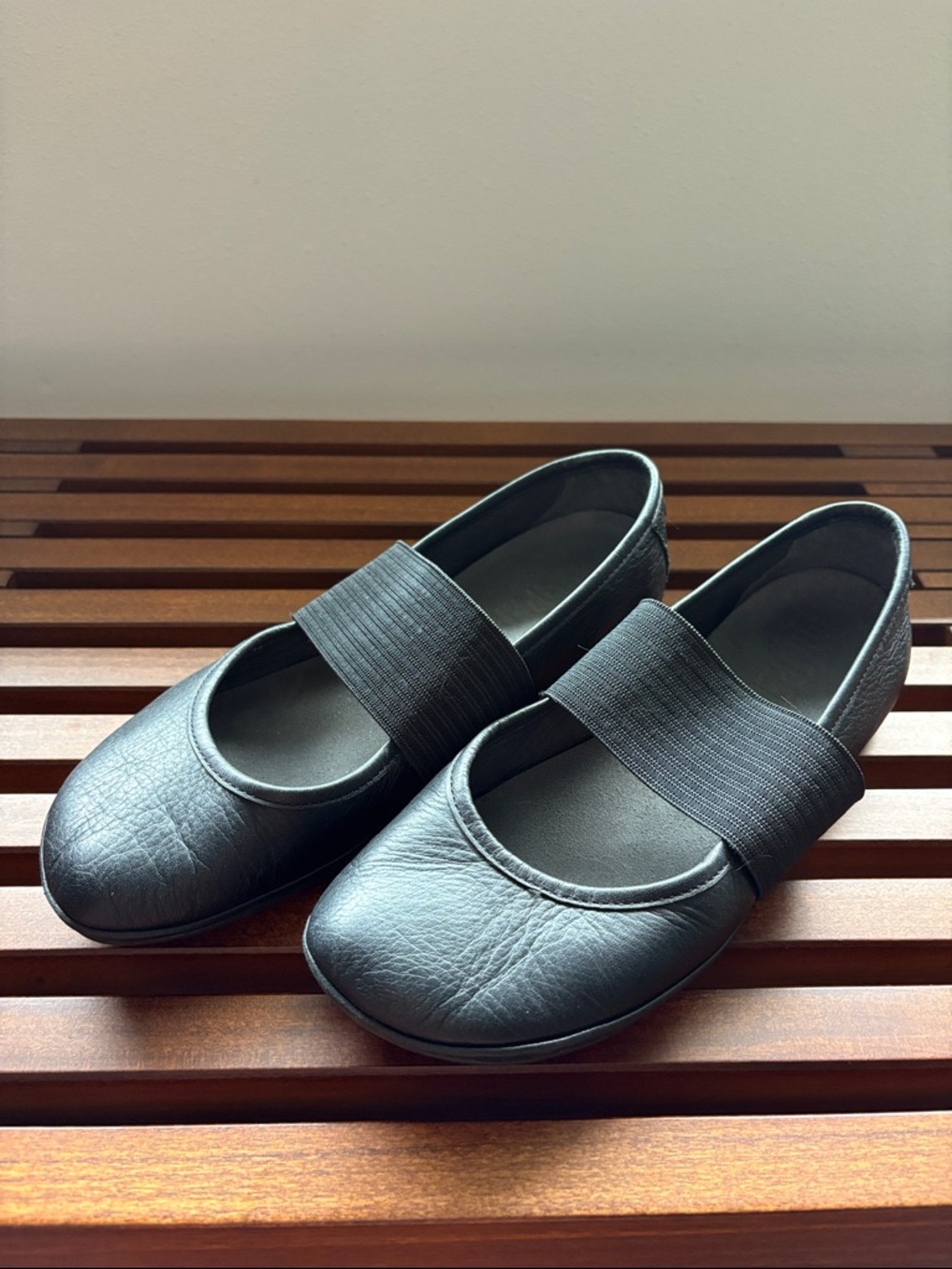 Camper Nina Right mary jane flats 39 black leather